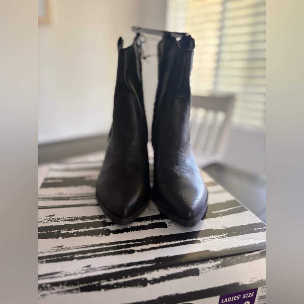NEW Dolce Vita Women's Black Faux Leather Vegan Braided Detail Western Boots